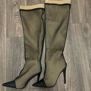Beautiful women boots never been worn size 10